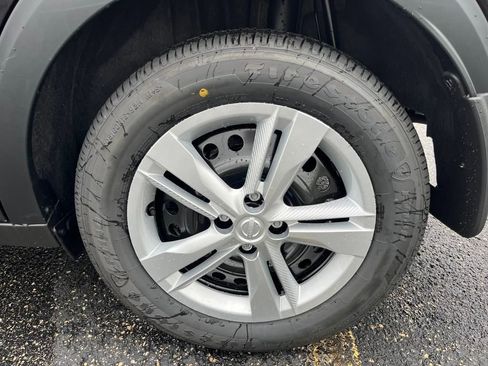 New 2025 Nissan Kicks Play S image 10