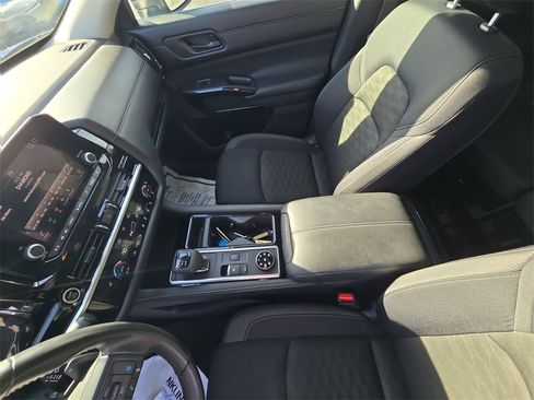 Certified 2024 Nissan Pathfinder SV image 11