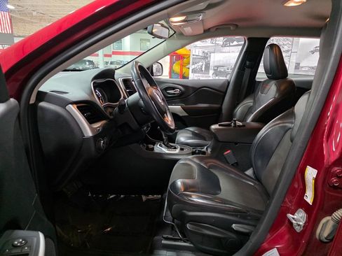 Used 2017 Jeep Cherokee Trailhawk image 14