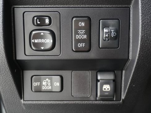 Used 2015 Toyota Tundra SR5 w/ SR5 Upgrade Package AWD/4WD image 20