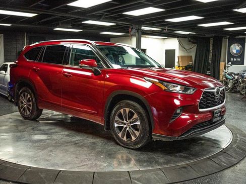 Used 2020 Toyota Highlander XLE image 5