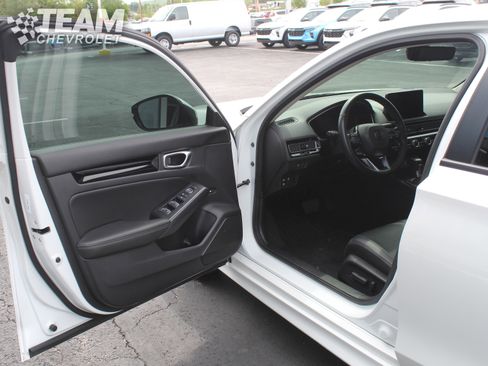 Used 2023 Honda Civic Touring image 10