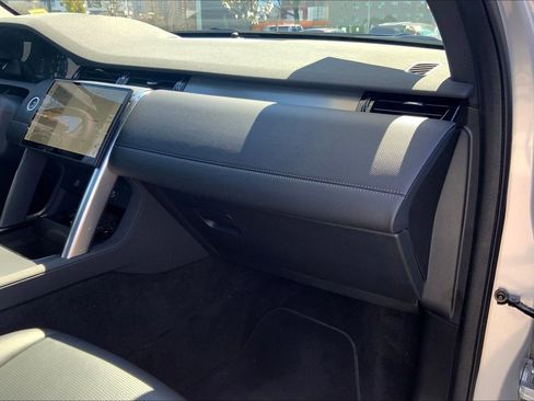 Used 2025 Land Rover Discovery Sport Dynamic SE image 18