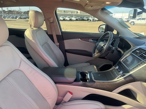 Used 2020 Lincoln Nautilus Reserve w/ Equipment Group 201A image 12