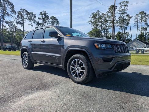 Used 2019 Jeep Grand Cherokee Altitude RWD image 2