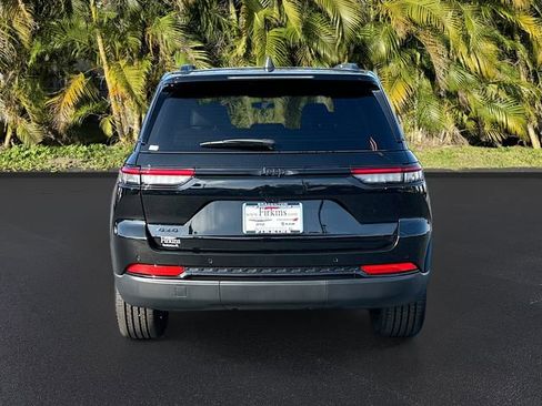 New 2025 Jeep Grand Cherokee 4WD image 4