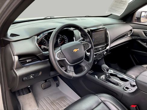 Used 2023 Chevrolet Traverse LT FWD image 17
