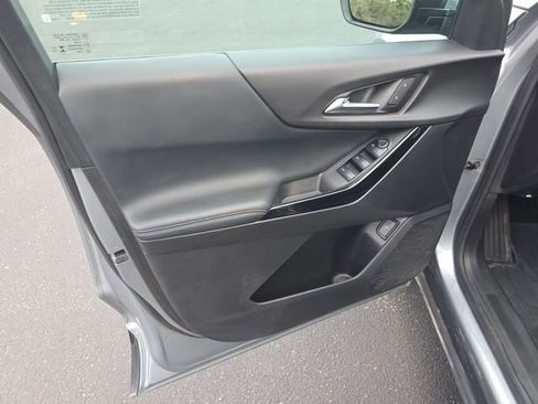 Used 2025 Chevrolet Equinox LT w/ Convenience Package II image 11