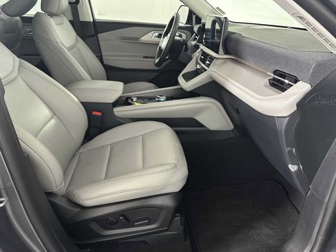 Used 2025 Ford Explorer Active w/ Active Comfort Package AWD/4WD image 15