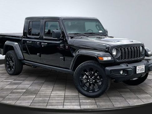 Used 2025 Jeep Gladiator Sport AWD/4WD image 37