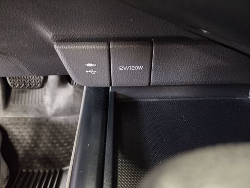 Used 2018 Toyota Camry LE FWD image 24
