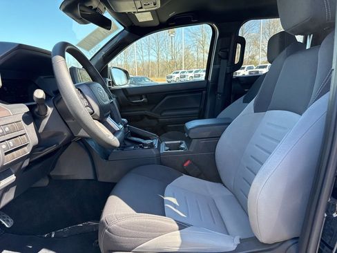 Used 2025 Toyota Tacoma TRD Sport image 9