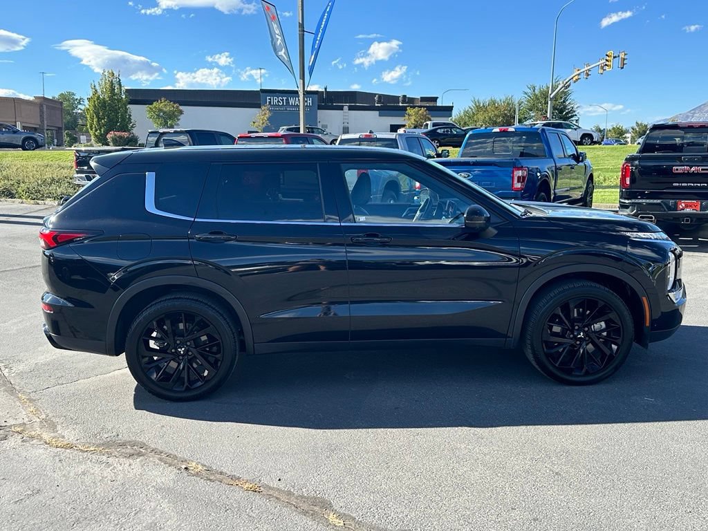 Used 2024 Mitsubishi Outlander SE Black Edition AWD/4WD image 4