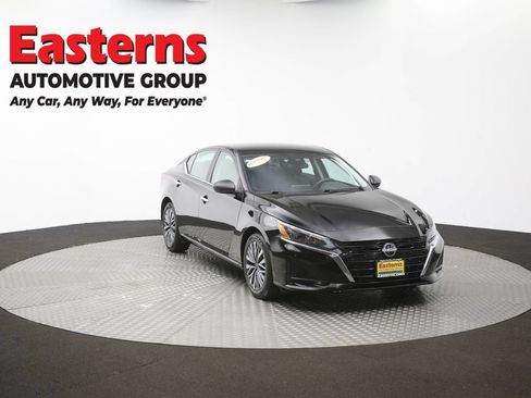 Used 2025 Nissan Altima 2.5 SV FWD image 48