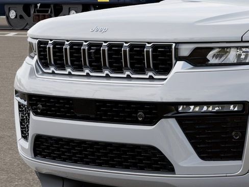 New 2026 Jeep Grand Cherokee Summit AWD/4WD image 11