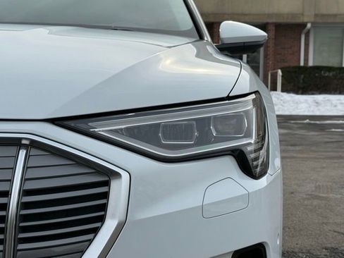 Used 2019 Audi e-tron Premium Plus image 14