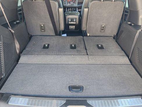 Used 2021 GMC Yukon Denali w/ Denali Premium Package image 13