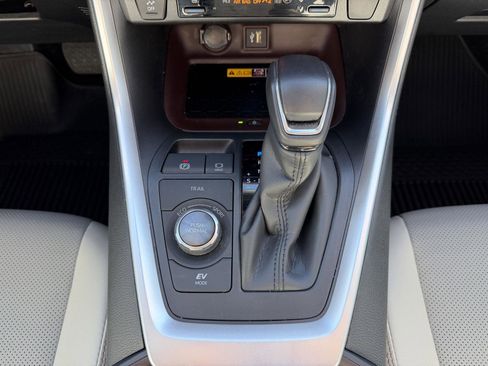 Used 2024 Toyota RAV4 Limited image 31