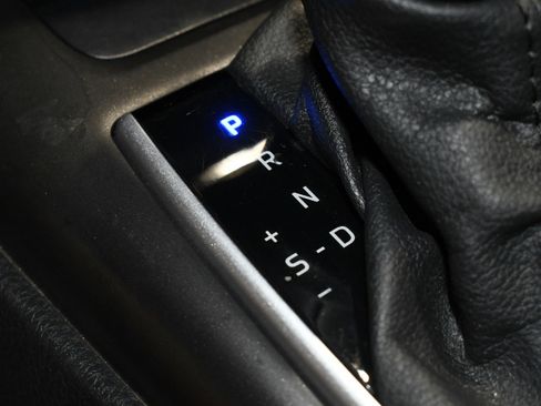 Used 2021 Toyota Camry LE image 40