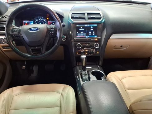 Used 2016 Ford Explorer XLT w/ Equipment Group 202A image 9