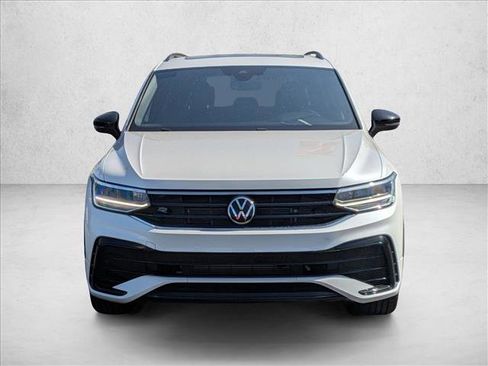Used 2023 Volkswagen Tiguan SE R-Line FWD image 2