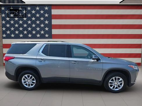 Used 2020 Chevrolet Traverse LT w/ LPO, Black Accent Package AWD/4WD image 4