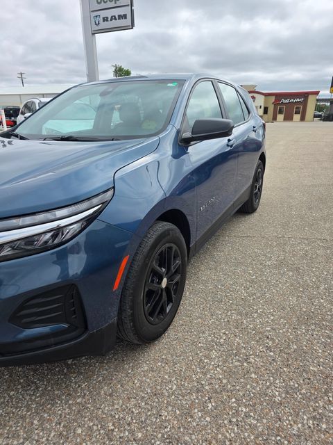Used 2024 Chevrolet Equinox LS FWD image 3