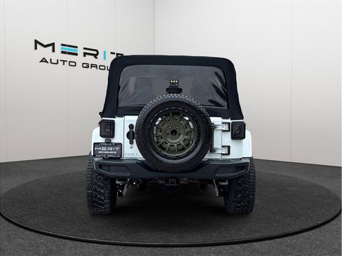 Used 2016 Jeep Wrangler Unlimited Rubicon AWD/4WD image 8