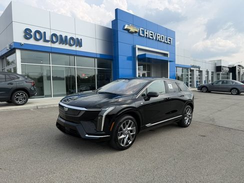 Certified 2025 Cadillac Optiq Luxury 2 w/ LPO, Floor Liner Package AWD/4WD image 1