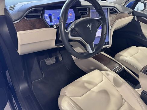 Used 2018 Tesla Model X 75D image 12