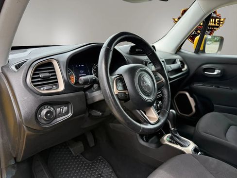 Used 2017 Jeep Renegade Latitude w/ Safety & Security Group AWD/4WD image 17