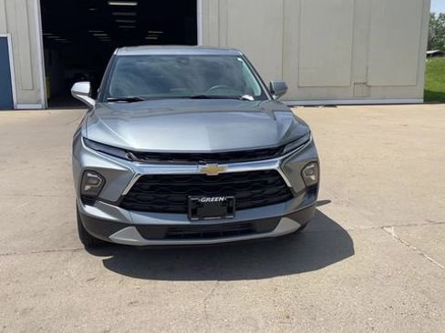 Used 2026 Chevrolet Blazer LT FWD image 3