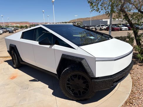 Used 2024 Tesla Cybertruck AWD Crew Cab image 2