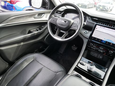 Used 2022 Jeep Grand Cherokee L Limited image 9