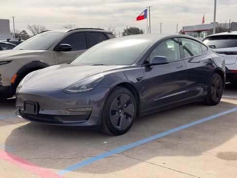 Used 2023 Tesla Model 3 Standard Range image 7