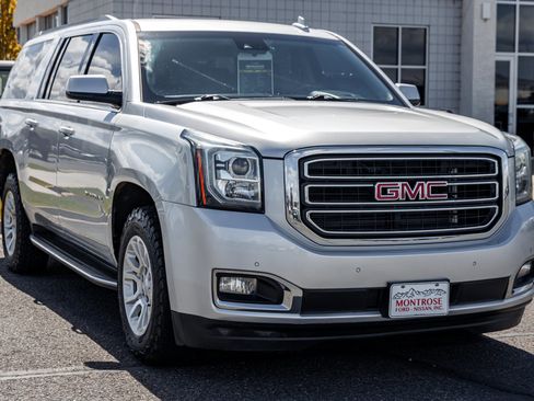 Used 2017 GMC Yukon XL SLT w/ Open Road Package AWD/4WD image 3