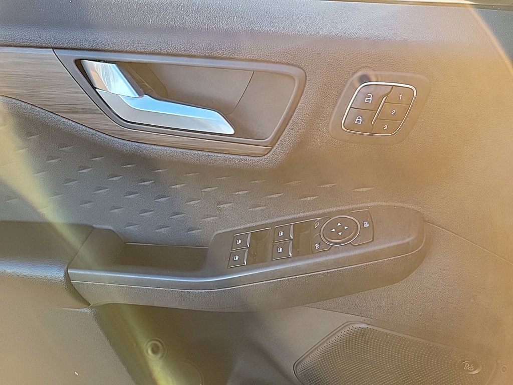 Used 2020 Ford Escape Titanium FWD image 13