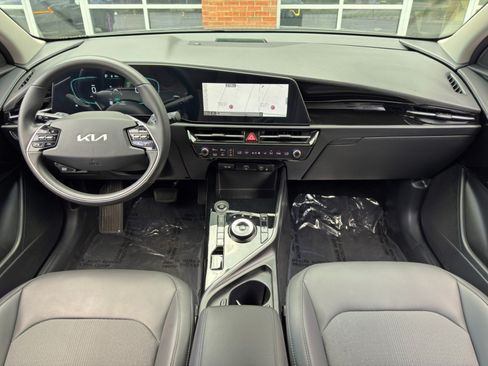 Used 2025 Kia Niro EX FWD image 11