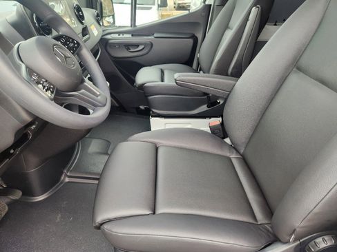 Used 2024 Mercedes-Benz Sprinter 144 Cargo image 3