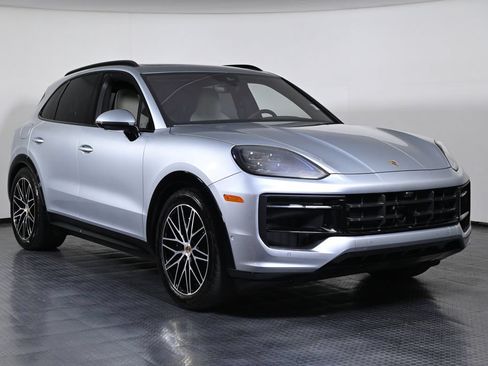 Certified 2025 Porsche Cayenne GTS AWD/4WD image 9