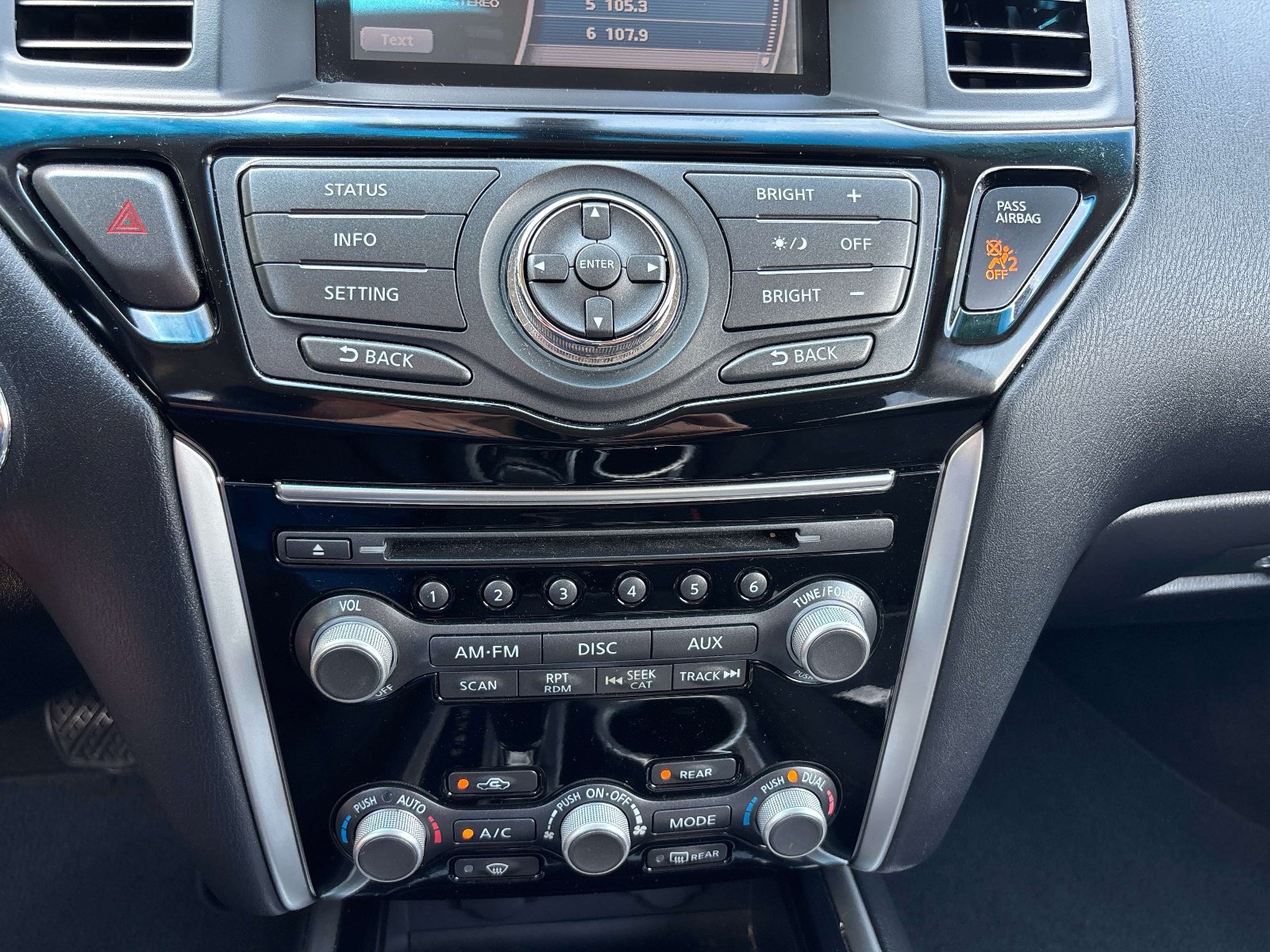 Used 2015 Nissan Pathfinder SV FWD image 21