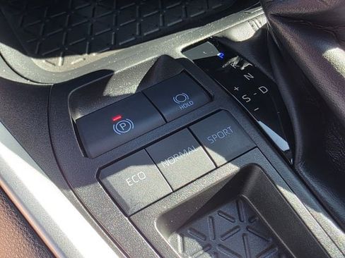 Used 2022 Toyota RAV4 XLE Premium image 31