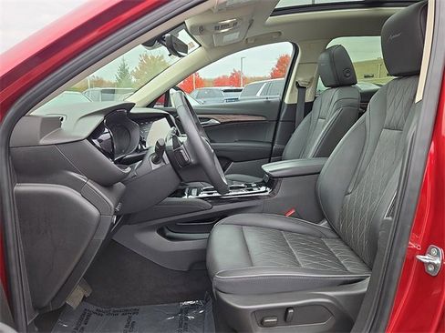 Used 2023 Buick Envision Avenir image 13