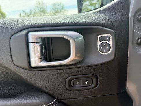Used 2022 Jeep Wrangler Unlimited Rubicon w/ LED Lighting Group AWD/4WD image 25
