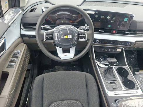 New 2026 Kia Carnival LX FWD image 7