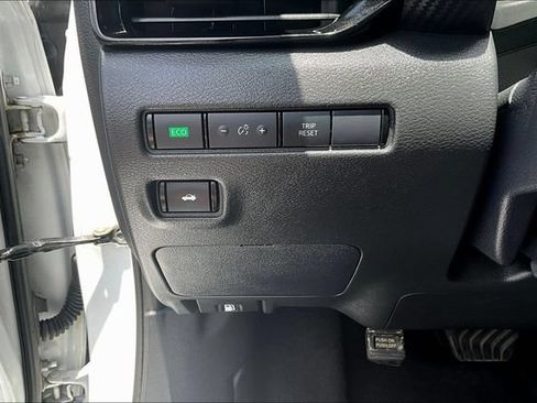 Used 2024 Nissan Sentra SV FWD image 14