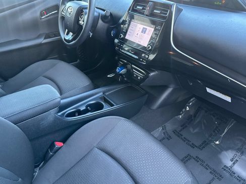 Certified 2020 Toyota Prius LE FWD image 16