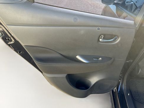 Used 2024 Nissan Leaf S image 25