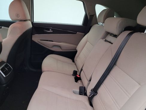 Used 2020 Kia Sorento LX FWD image 18