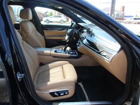 Used 2016 BMW 750i xDrive AWD/4WD image 10